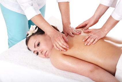 In cosa consiste il massaggio a quattro mani?