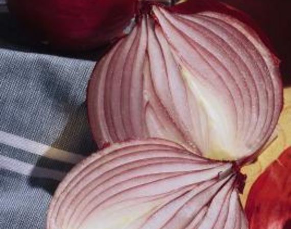 Come affettare una cipolla senza piangere