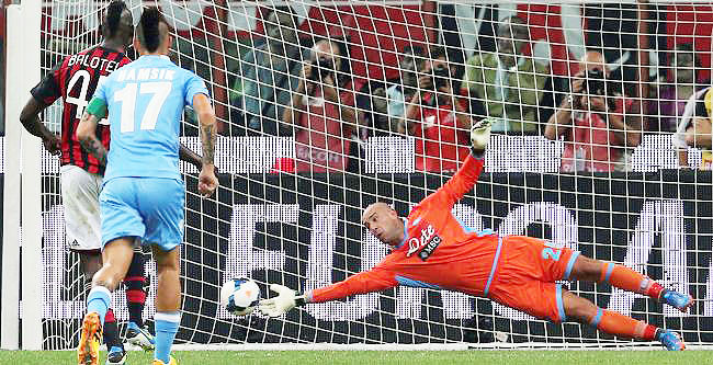 Campionato: Napoli batte Milan, primo al vertice con la Roma
