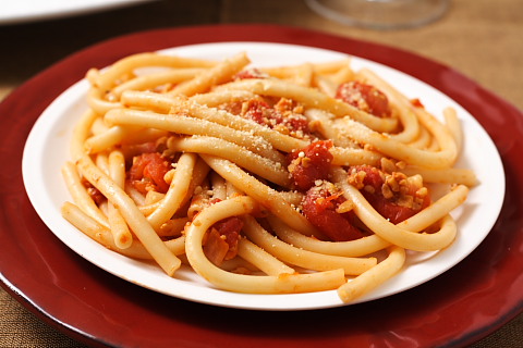 Come fare i bucatini all'amatriciana
