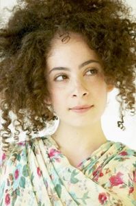 Come prendersi cura dei capelli ricci naturali
