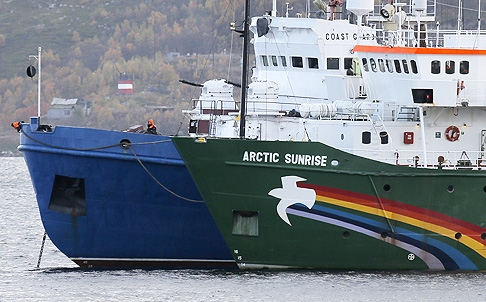 Russia: incursione di Greenpeace contro la pirateria