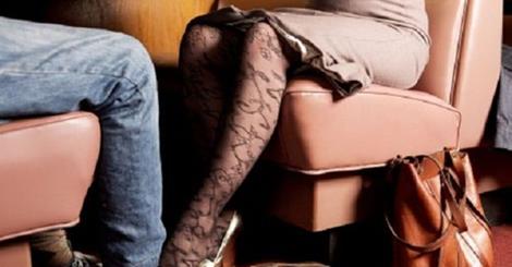 "Ho fatto sesso con mia suocera, ora lei mi ricatta"