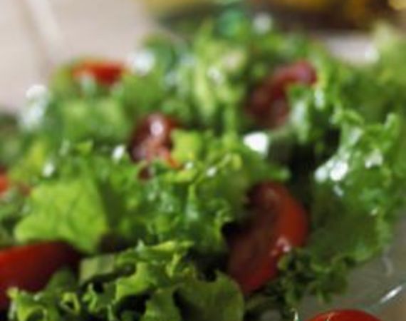 Come fare un'insalata di spinaci semplice