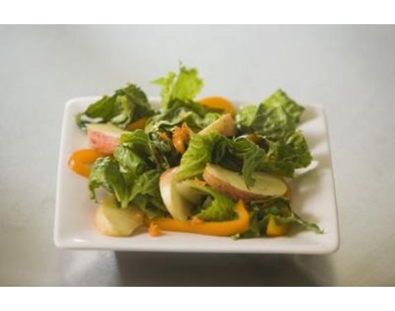 Insalata di cetrioli, pomodori e formaggio