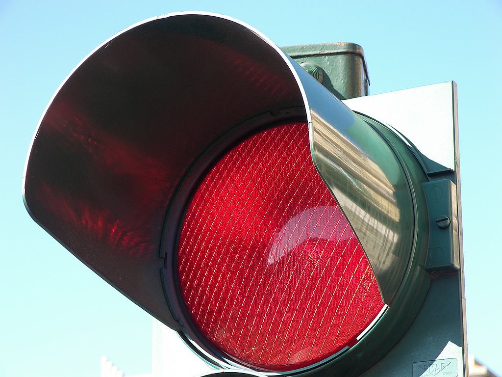 Quanti punti patente si perdono passando col rosso