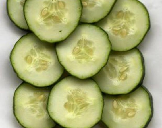 Come fare un'insalata di soia e cetrioli