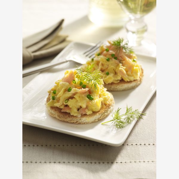 Un'idea per il brunch pasquale: uova su pane tostato
