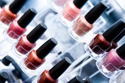 Smalto: come scegliere il colore giusto