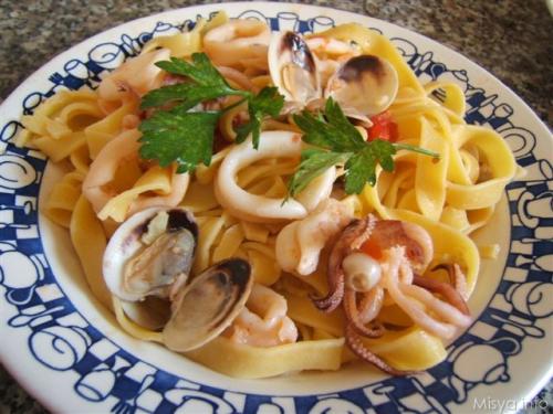 Come fare le tagliatelle ai frutti di mare