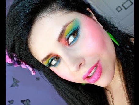 Come ottenere un look anni 80 con il trucco