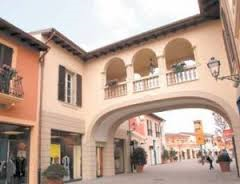 Come raggiungere il gufo outlet serravalle
