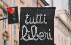 Ricostruzione unghie a casa