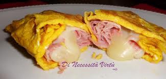 Come fare una omelette di prosciutto e formaggio