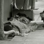 Genova: regala biscotti a un barbone e la finanza lo multa