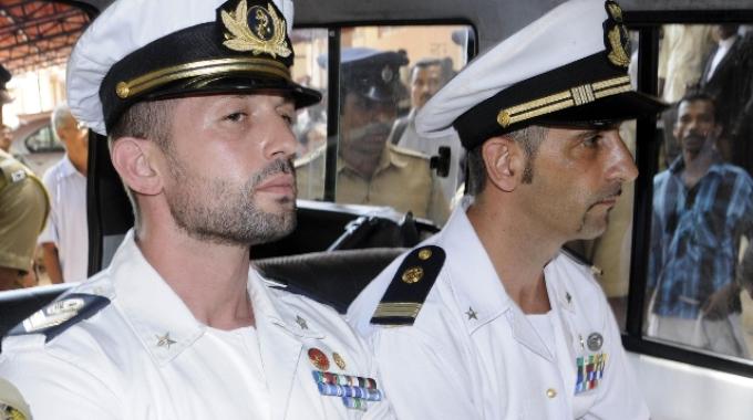 I due marò Salvatore Girone ( a sinistra) e Massimiliano Latorre ( a destra ) I due marò Salvatore Girone ( a sinistra) e Massimiliano Latorre ( a destra )