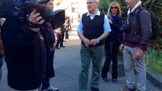 Padre Francesco Marcoladi "Don Ventimiglia" parla alle telecamere Padre Francesco Marcoladi "Don Ventimiglia" parla alle telecamere