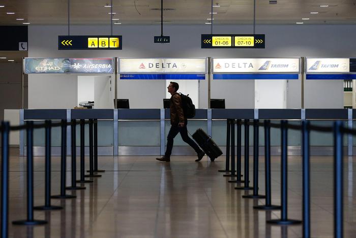 La sala partenze dall'Aeroporto Zavantem di Bruxelles La sala partenze dall'Aeroporto Zavantem di Bruxelles