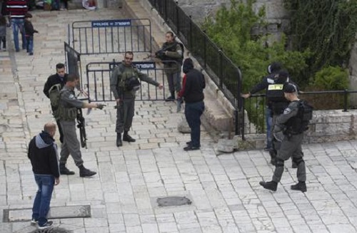 Le forze di Polizia Israeliana pattugliano le strade durante la Maratona di Gerusalemme Le forze di Polizia Israeliana pattugliano le strade durante la Maratona di Gerusalemme