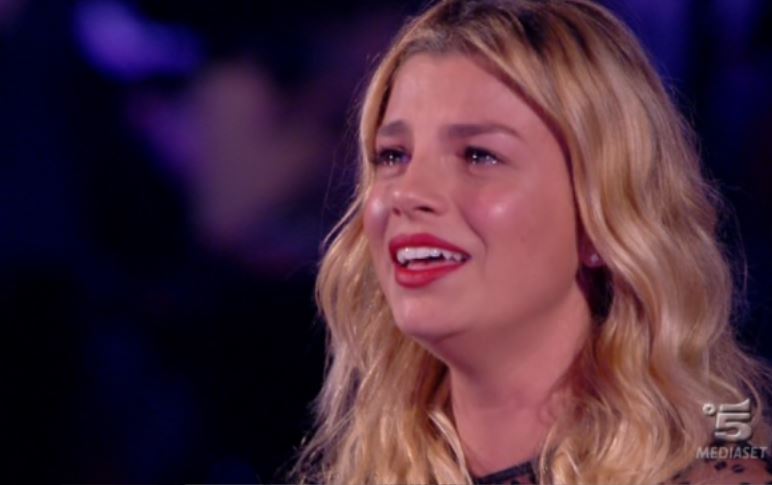 emma marrone in lacrime