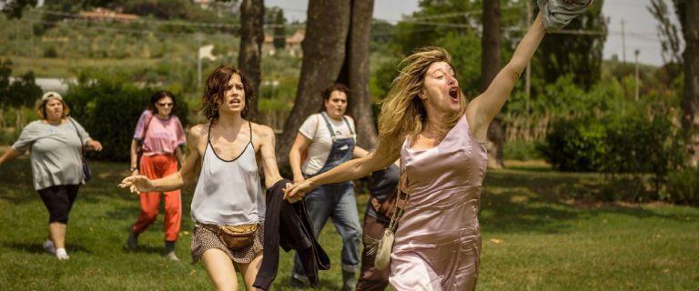 la-pazza-gioia-di-paolo-virzi-prima-clip-dal-film-news