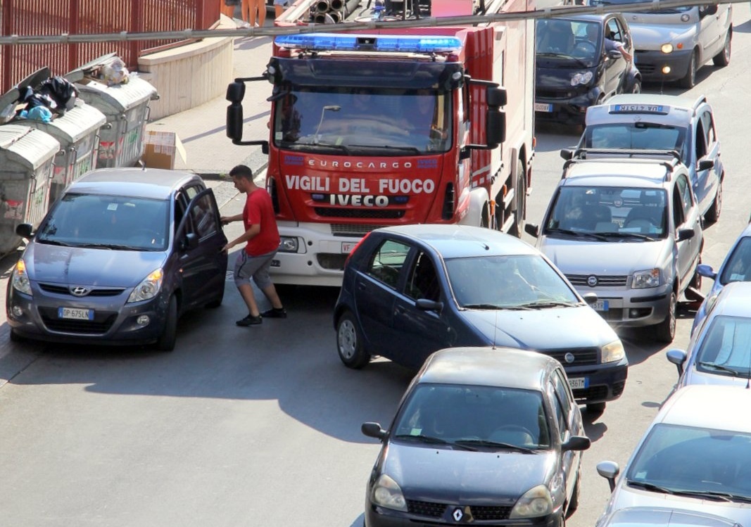 parcheggiare in doppia fila