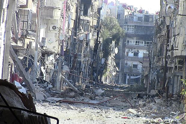 Una delle vie di Daraya, cittadina siriana devastata dai numerosi anni di assedio Una delle vie di Daraya, cittadina siriana devastata dai numerosi anni di assedio