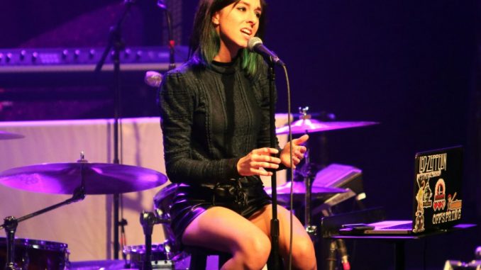 La cantante italo romena Christina Grimmie durante una delle sue ultime esibizioni La cantante italo romena Christina Grimmie durante una delle sue ultime esibizioni