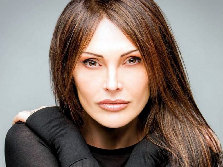 Anna Oxa dopo Amici 2016 parla sui figli Anna Oxa dopo Amici 2016 parla sui figli