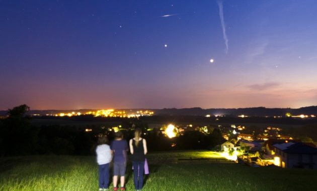 Venere (il punto più brillante) e Giove al crepuscolo Venere (il punto più brillante) e Giove al crepuscolo