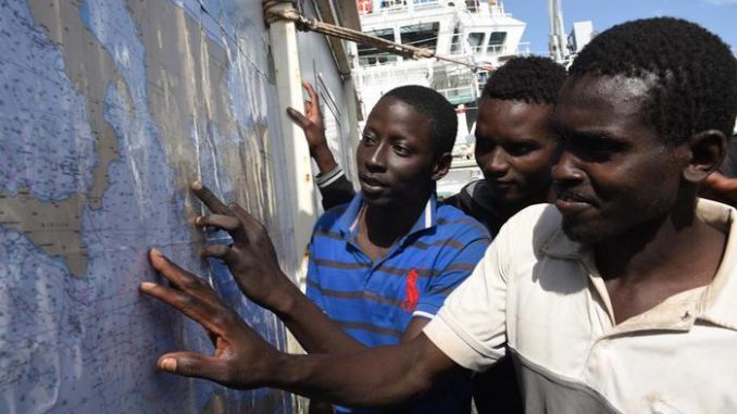 Alcuni dei migranti sbarcati nelle scorse ore a Palermo Alcuni dei migranti sbarcati nelle scorse ore a Palermo