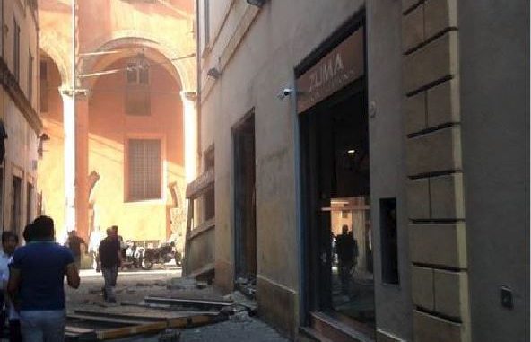 esplosione bologna