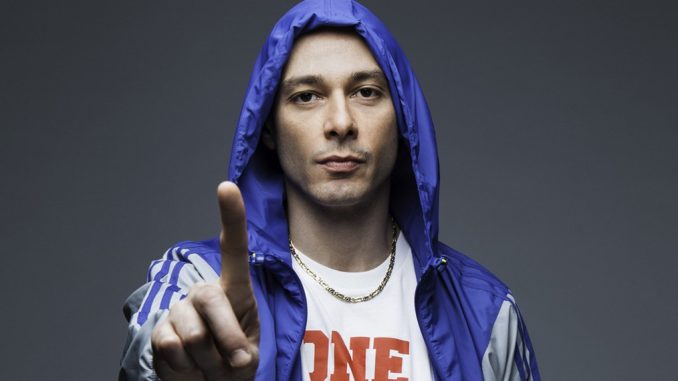 Fabri Fibra attacca Grignani, che risponde per le rime Fabri Fibra attacca Grignani, che risponde per le rime