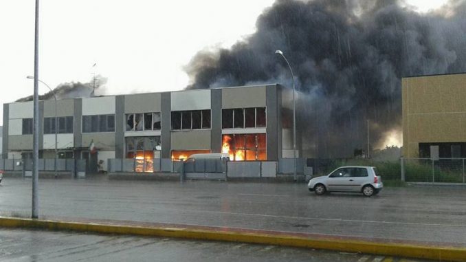incendio causato dal fulmine