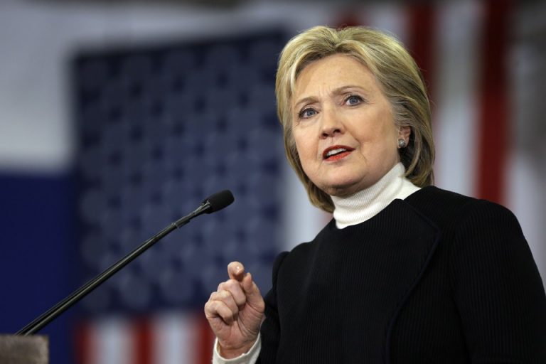 Hillary Clinton parla durante un convegno Hillary Clinton parla durante un convegno