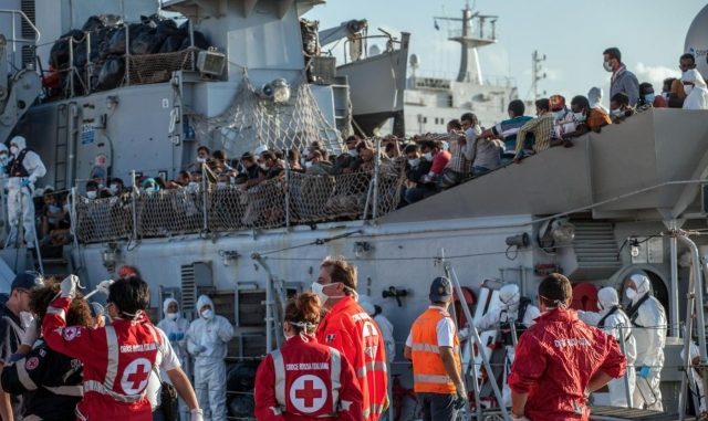 sbarco migranti sbarco migranti