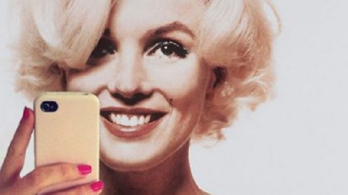 selfie mania
