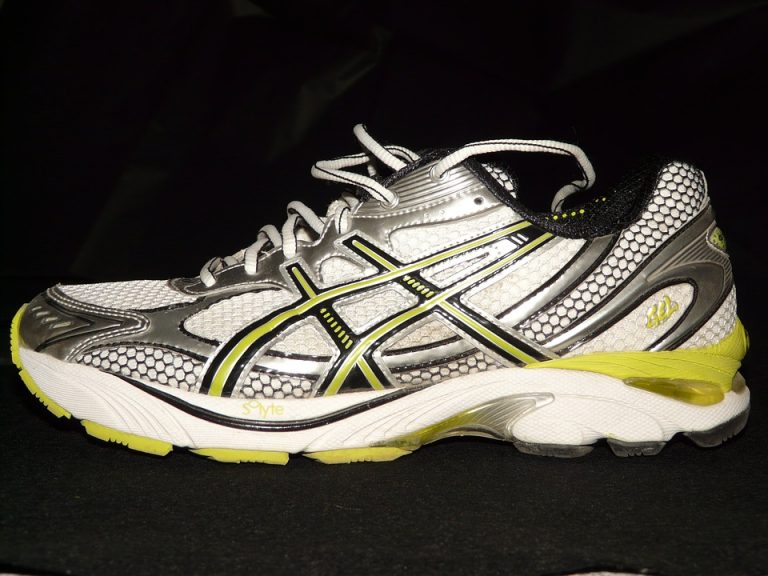 sneakers-77087_960_720