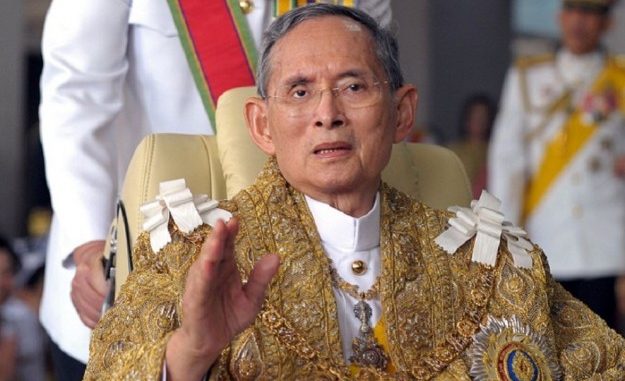 L'anziano re thailandese Bhumibol festeggia domani 70 anni di regno L'anziano re thailandese Bhumibol festeggia domani 70 anni di regno