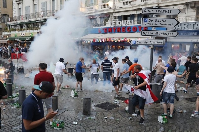 Euro 2016: espulsi hooligan russi in Costa azzurra