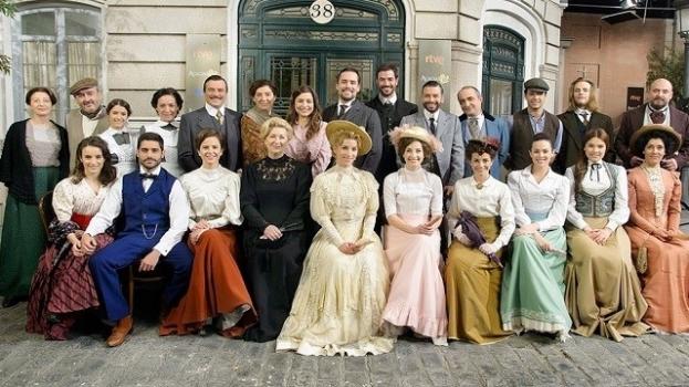 CAST DI "UNA VITA". CAST DI "UNA VITA".