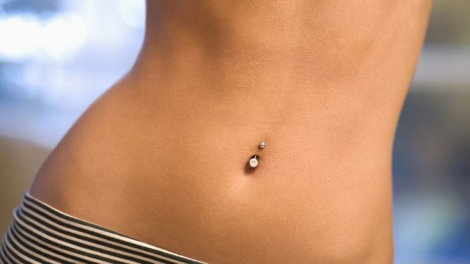 PIERCING ALL'OMBELICO. PIERCING ALL'OMBELICO.