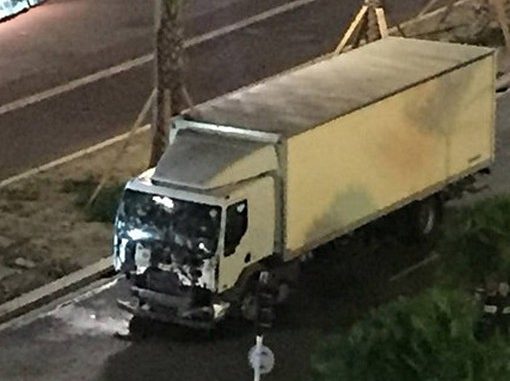 Donna poliziotto ferma Killer Nizza