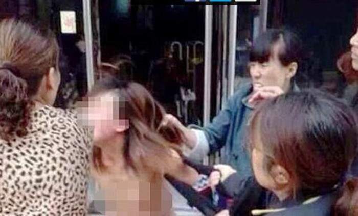 donna cinese, picchia l'amante del marito