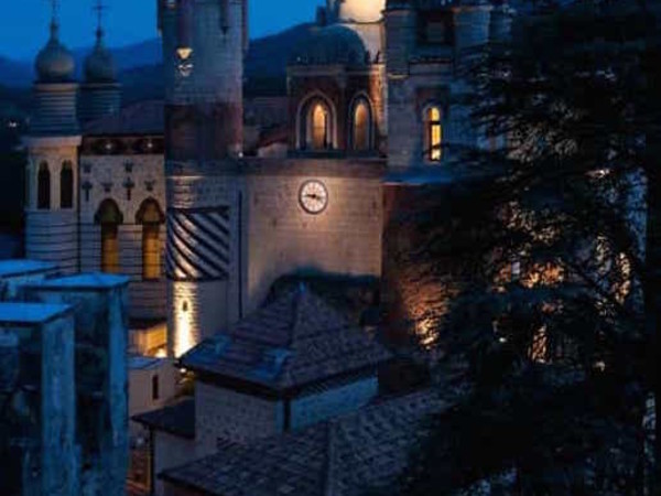Stanze della meraviglia. Esotismo fantastico incanto nella Rocca Mattei.