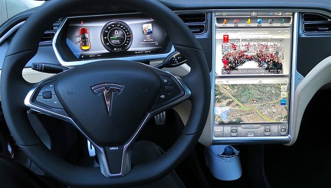 Tesla, Primo Incidente Mortale Con Il Pilota Automatico Tesla, Primo Incidente Mortale Con Il Pilota Automatico