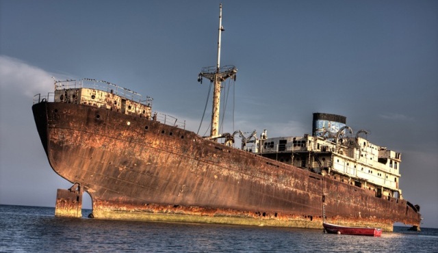 Novant'anni di ruggine e mare.