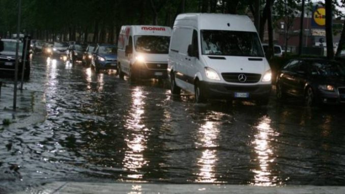 tempesta di fulmini milano