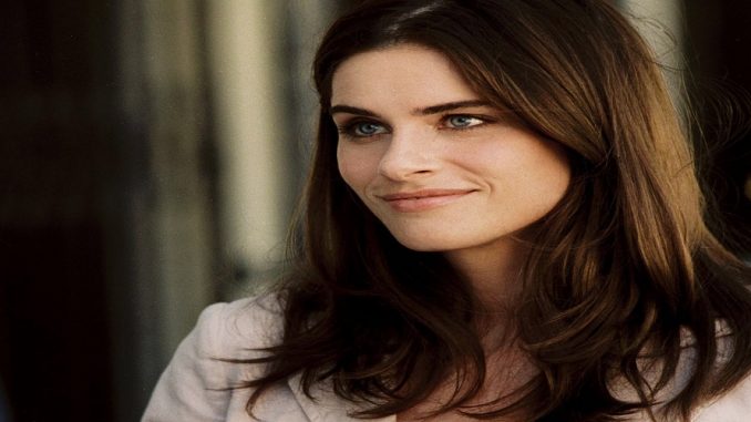 Amanda Peet