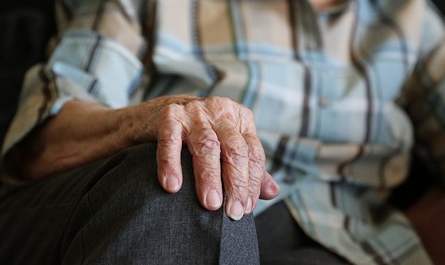 Brescia, donna veglia marito morto Brescia, donna veglia marito morto "pensavo fosse vivo"